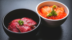 村上牛炙り丼・鮭親子丼